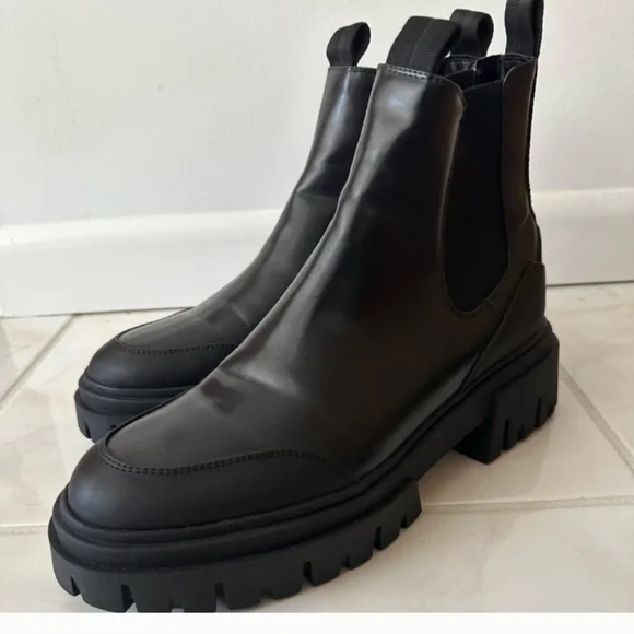 ZARA Black Chunky Ankle Boots - Picture 3 of 6